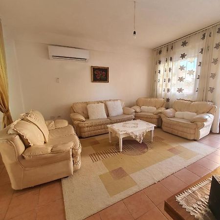 Villa Spacious House With A Big Garden And Fire Pit Tirana Exterior foto