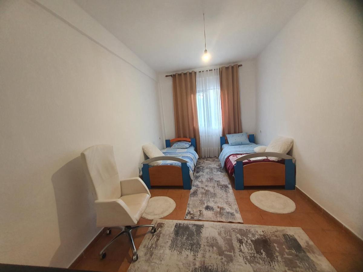 Villa Spacious House With A Big Garden And Fire Pit Tirana Exterior foto