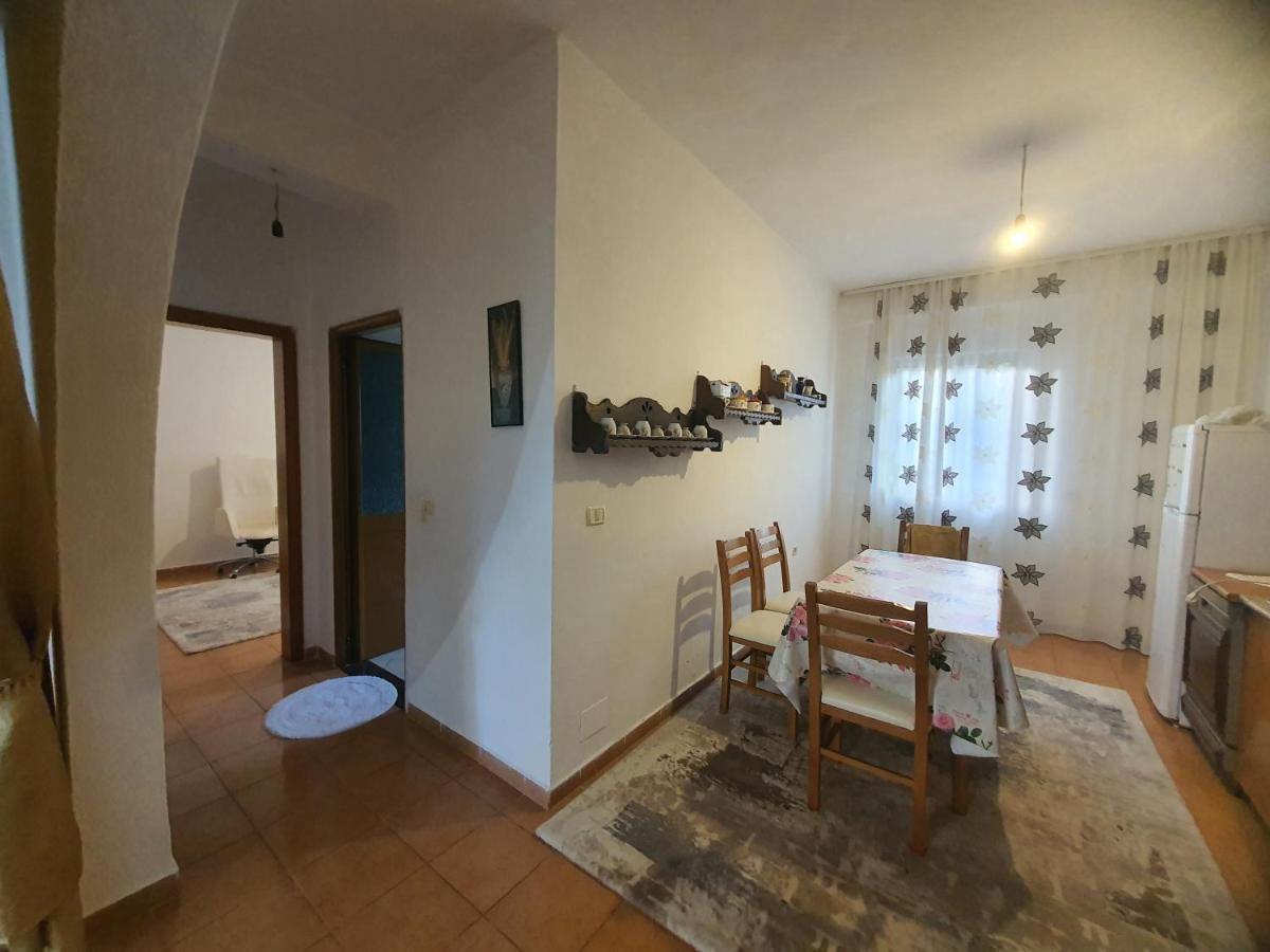 Villa Spacious House With A Big Garden And Fire Pit Tirana Exterior foto